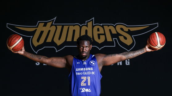 Kofi Cockburn photo shoot after signing with Seoul Thunders